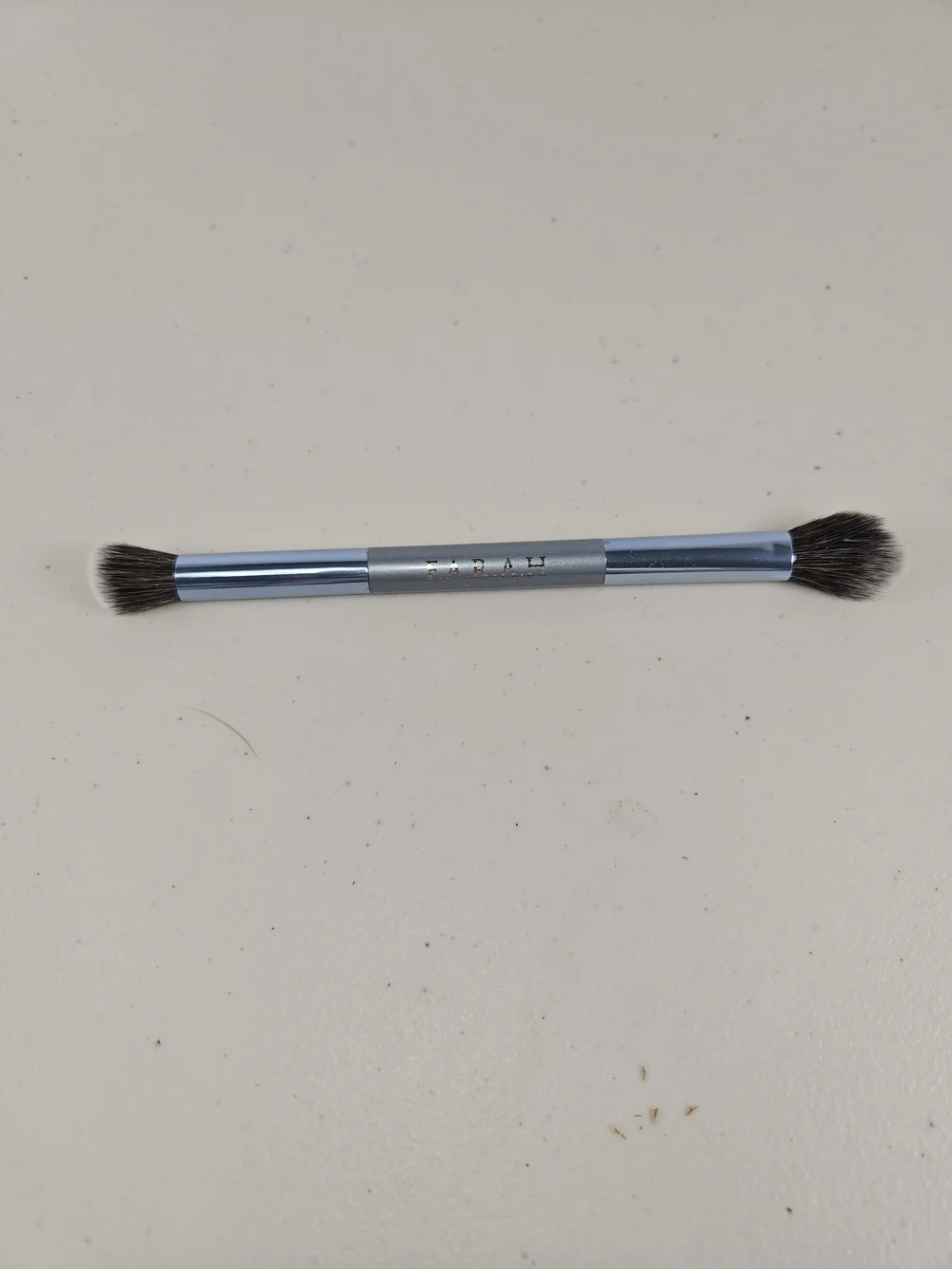 New FARAH Double-Ended Eyeshadow Brush - Light Blue